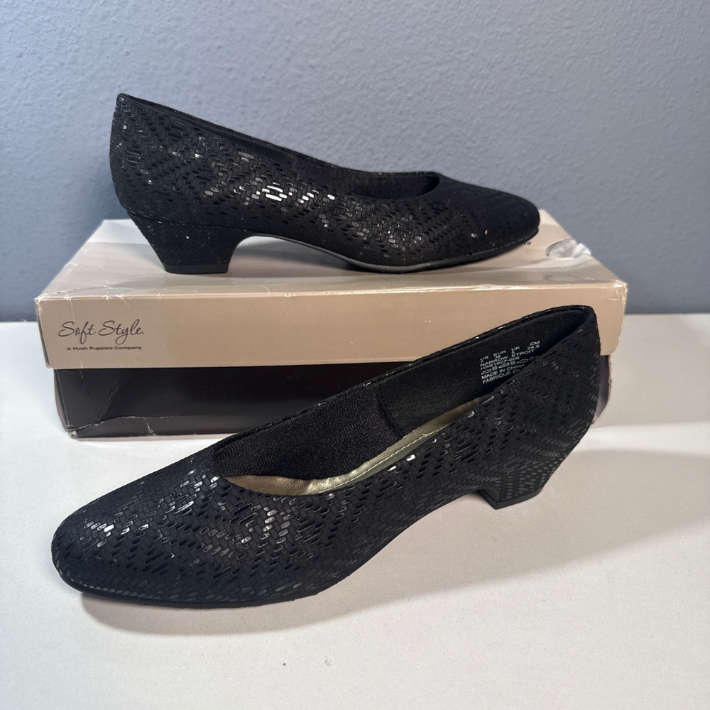 Soft Style Angel II Pump Women 7 Narrow Black Low Wedge HSS1027-006
